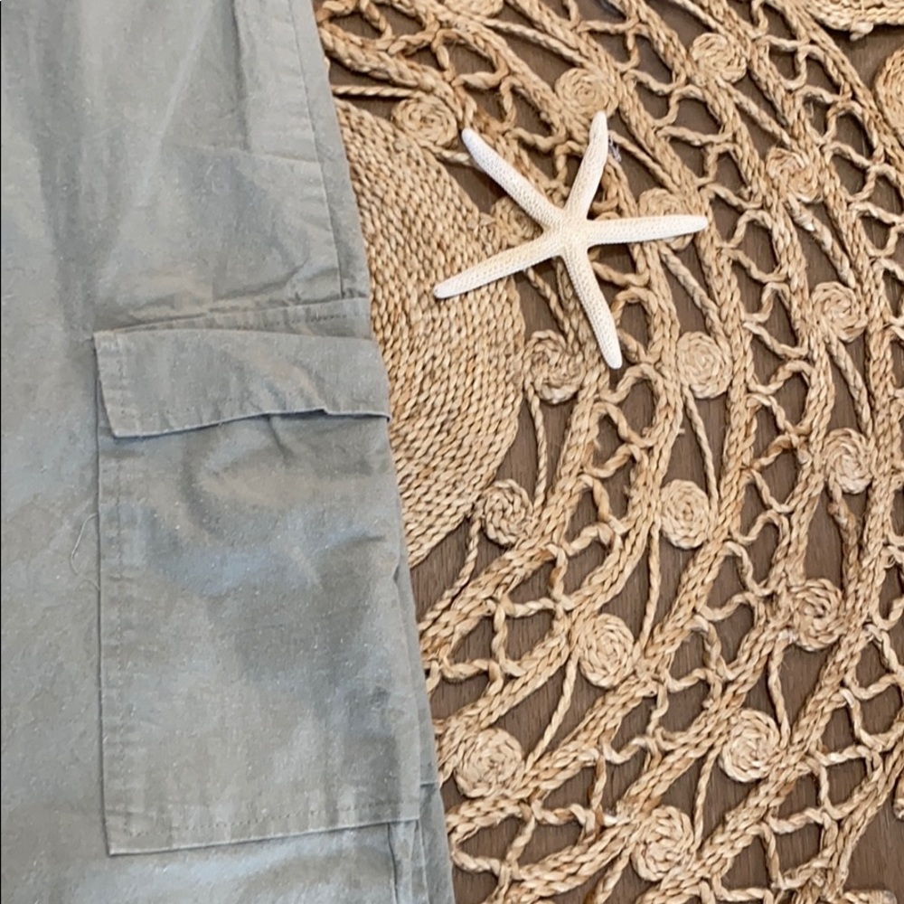 Light green cargo pants. - Picture 6 of 10
